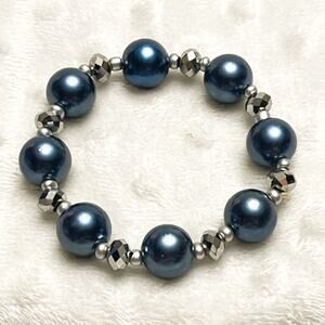 Gunmetal Grey Pearl , Multi-Sided Shiney Grey, Glass Beads, 7" Stretch Bracelet